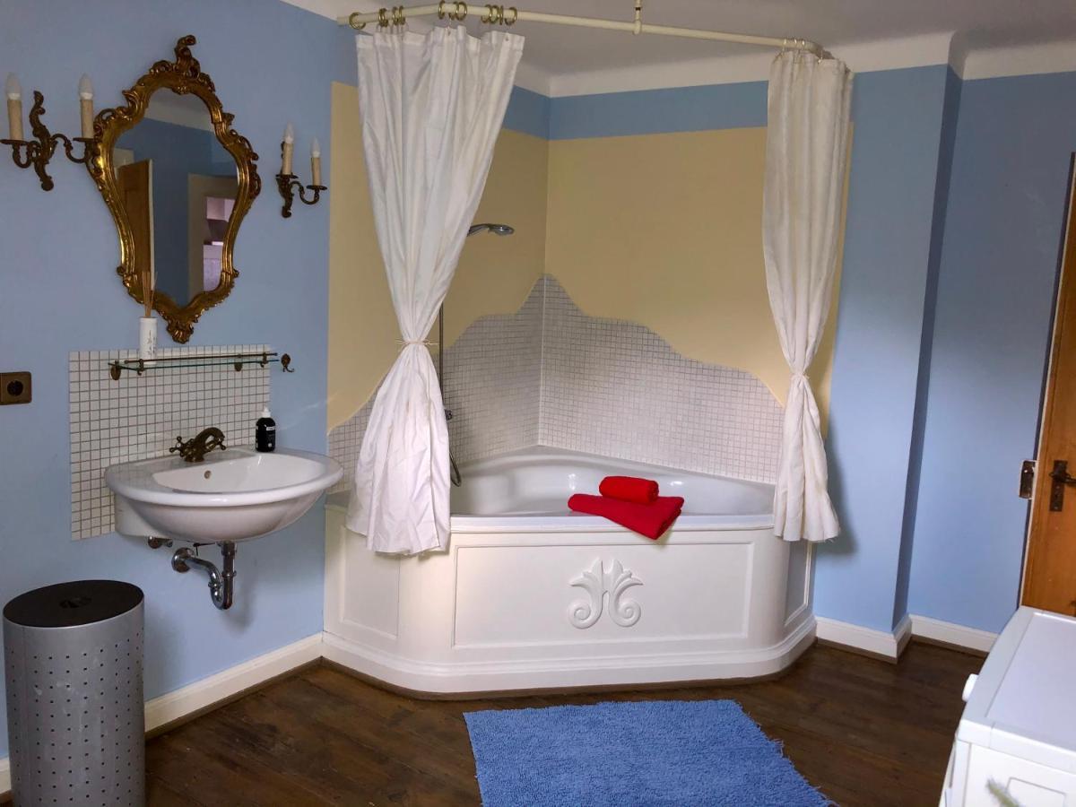 Ferienwohnung im Grünen auf idyllisch gelegenen Gutshof und doch so zentral Waldshut-Tiengen Exterior foto