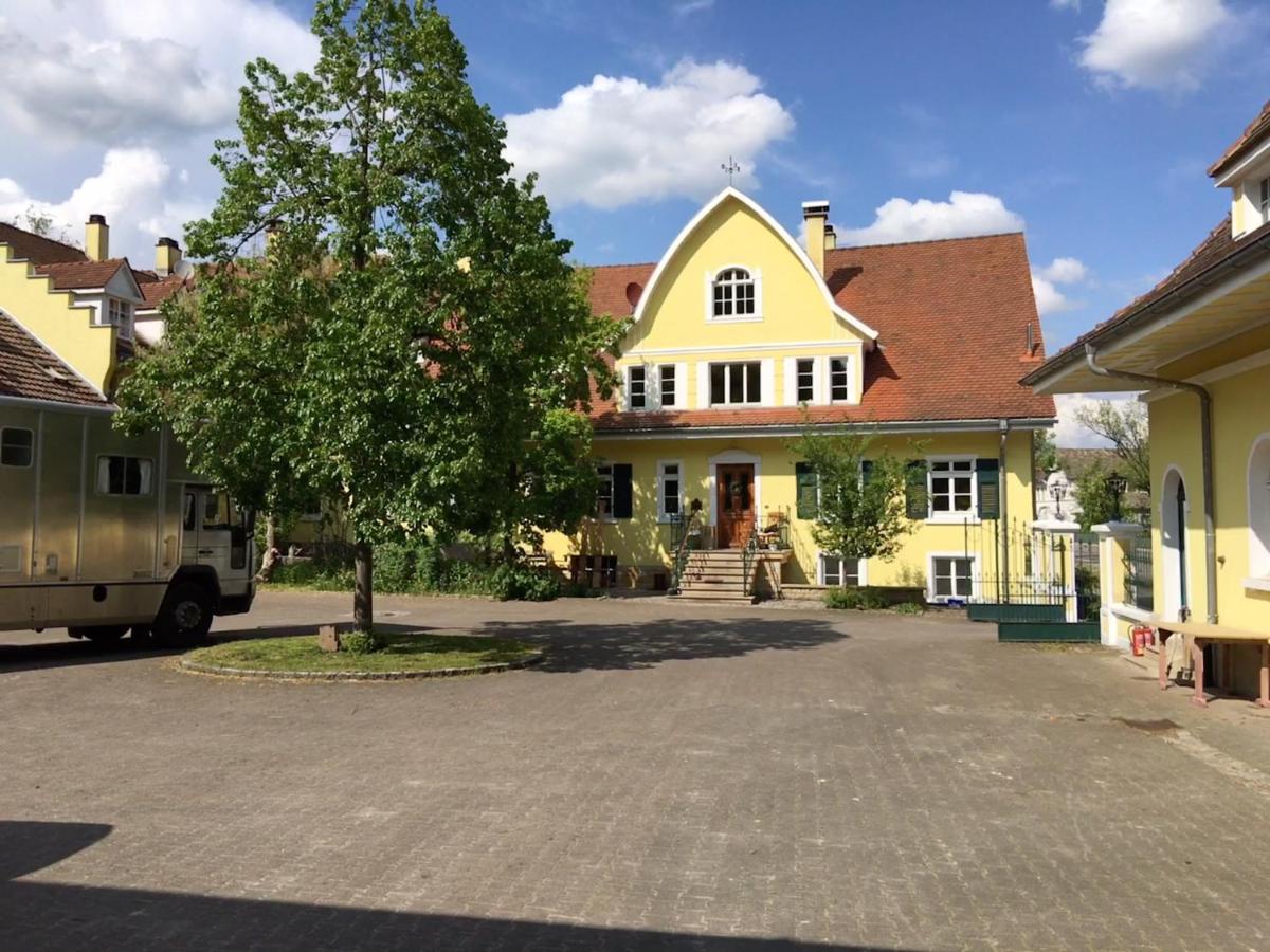 Ferienwohnung im Grünen auf idyllisch gelegenen Gutshof und doch so zentral Waldshut-Tiengen Exterior foto
