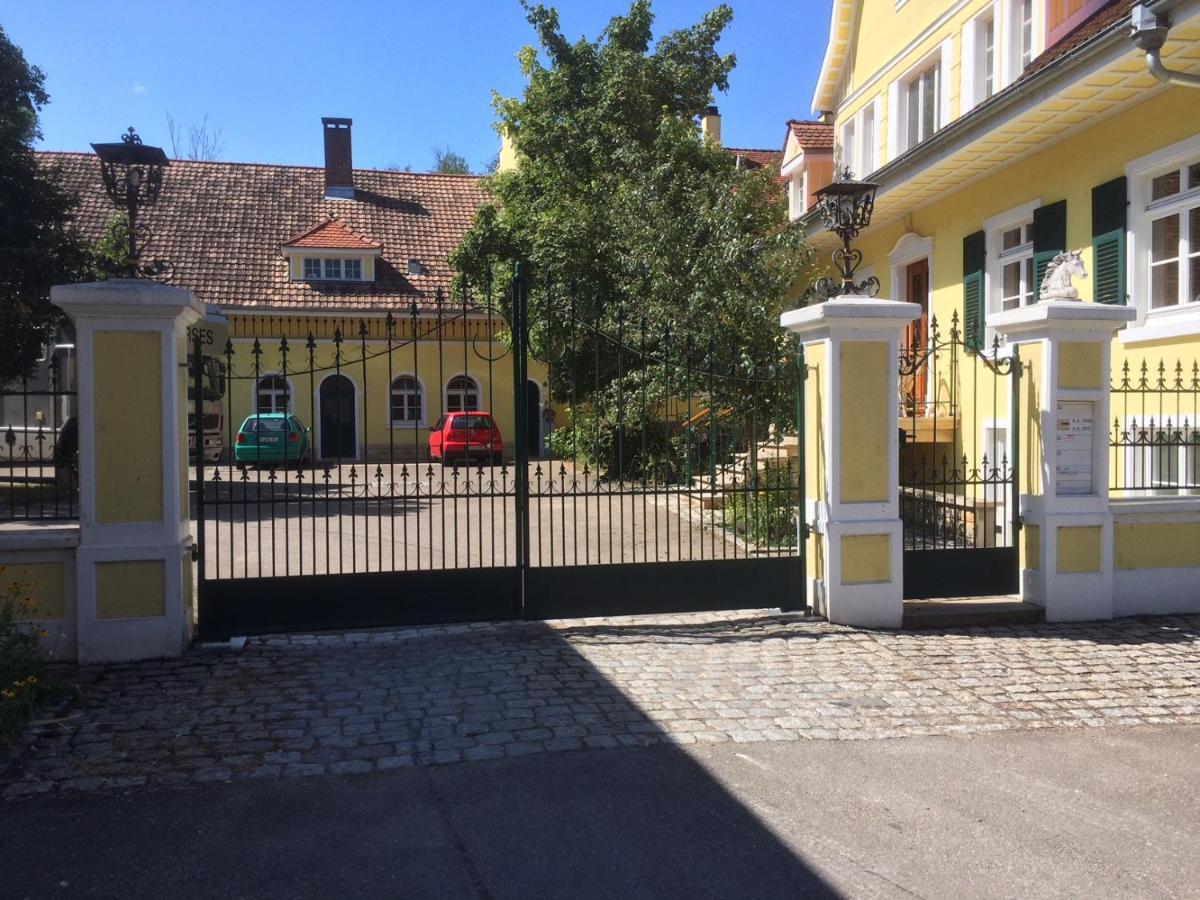 Ferienwohnung im Grünen auf idyllisch gelegenen Gutshof und doch so zentral Waldshut-Tiengen Exterior foto